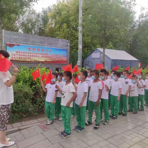 参观小学初体验 幼小衔接零距离 ――高昌区西环路幼儿园大班幼儿参观小学半日活动