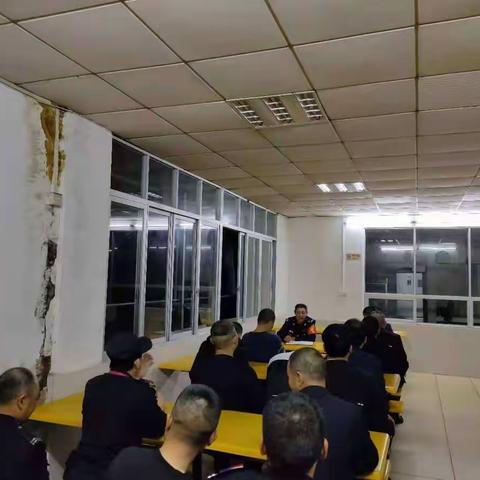 综合执法队二三班召开例会