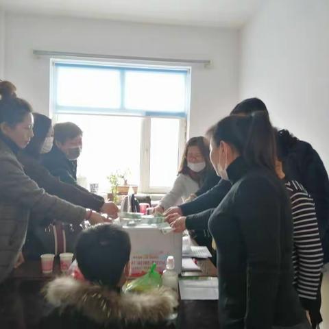 聚沙成塔  汇爱成河——杉松岗镇社区开展“抗击疫情，捐款献爱心”活动