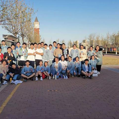 我们和春天有个约会——记九（4）班班会课青春向阳