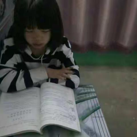 沐浴书香    快乐成长候村小学五年级二班