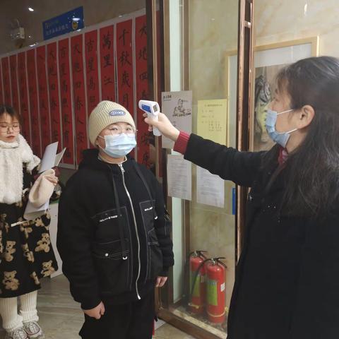 良才美术学校寒假班井然有序开学。