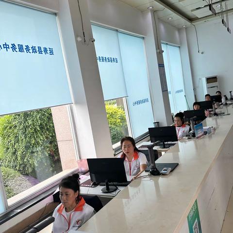 【工作落实年】“橙色马甲”展关爱 诚心诚意促服务