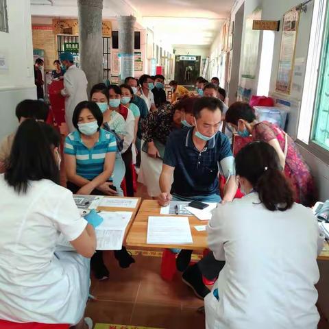 省新冠疫苗接种工作督导组及喻倩副市长一行到畅好居接种点督导疫苗接种工作