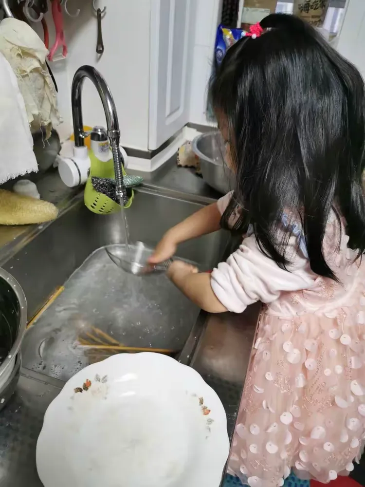 张郭庄幼儿园小一班 祖辈带娃"疫"起玩