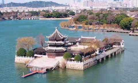 绕飞天镜阁