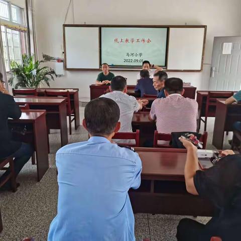 线上教学暖秋意 坚守云端待云开