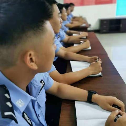 高邑县公安局特巡警大队组织“红蓝对抗”演练学习