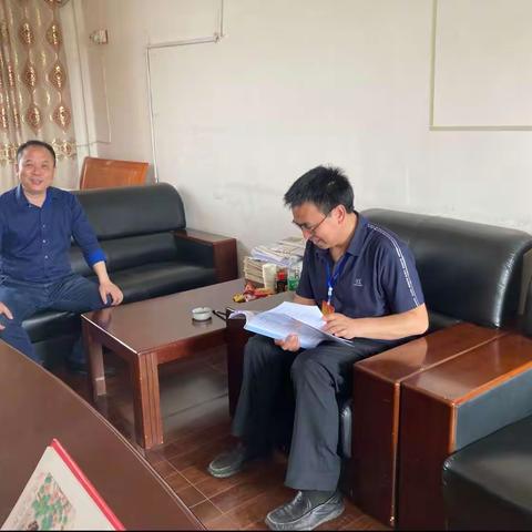 热烈欢迎南昌县第三责任区龚家良校长莅临叶楼小学指导工作