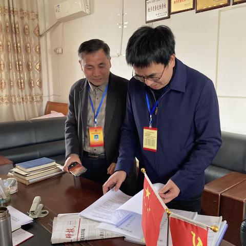 热烈欢迎南昌县第三责任区龚家良和胡银友校长莅临叶楼小学指导工作