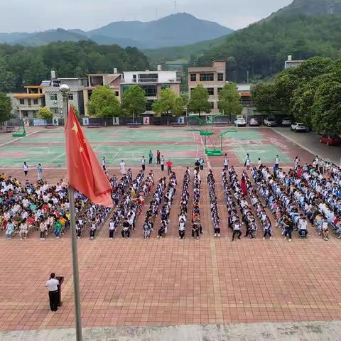 开开心心上学来，平平安安回家去| 开学第一课 交通安全要重视