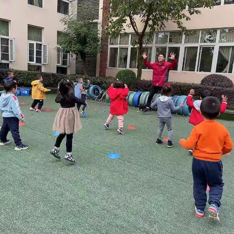 spok金華果爱弥儿幼雅园GOLDEN APPLE EMILE KINDERGARTEN11月12日微课堂户外活动《小电线》