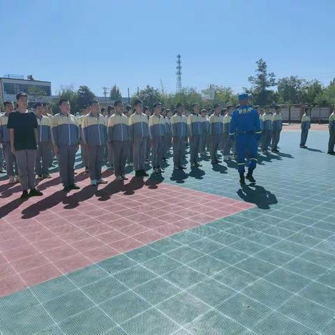 化茧成蝶，青春启航！——金银滩中心学校2022年八(1)班秋季军训实录