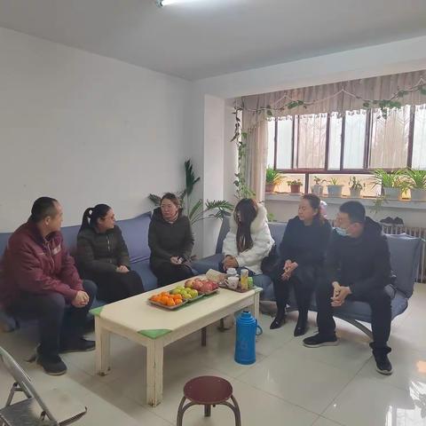 一枝一叶总关情，寒冬最是问暖时。