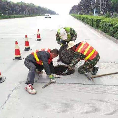 市政站：安排设施井产权单位安装防坠网