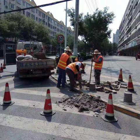 区住建局对韦曲南街无障碍设施进行修复