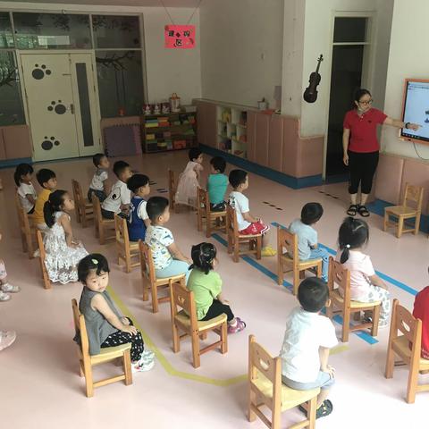 今天宝贝们在幼儿园和老师一起过了一个中国的传统节日—-端午节。祝您及全家端午节安康！