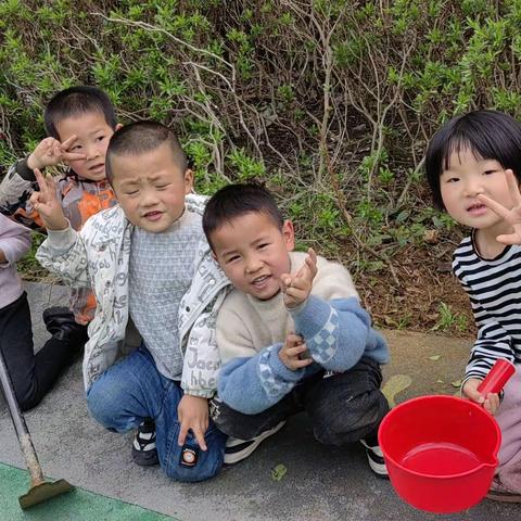 冗渡镇榕朶幼儿园植树节