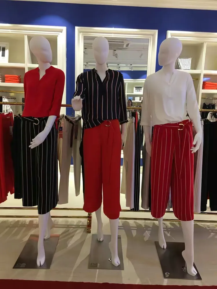 中怡广百百货三楼茗女裤优惠