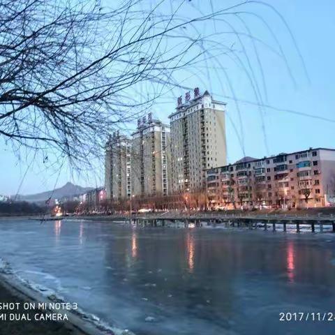 南芬滨河路一街里夜景