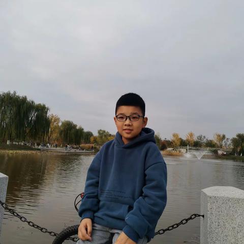 美丽宋小 书香少年：醉舞经阁半卷书，坐井说天阔。