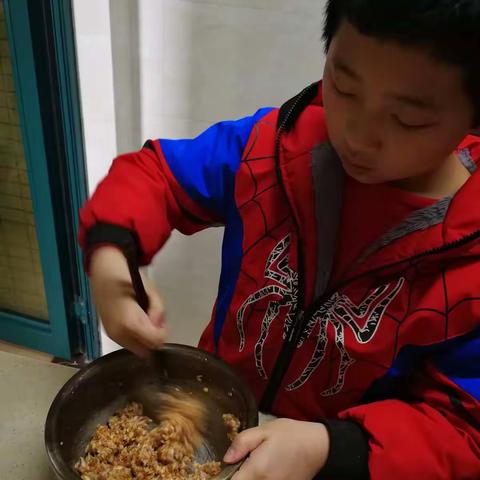 今天我给爸爸妈妈做馄饨