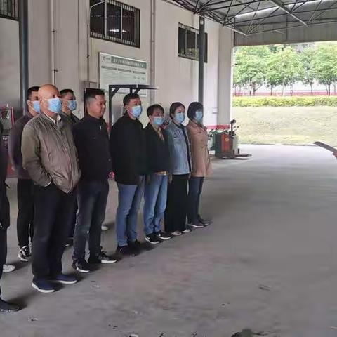 卷烟物流配送中心开展电动叉车安全实操培训