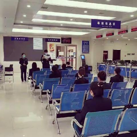 疫情防控不放松    纳税服务“两不误”