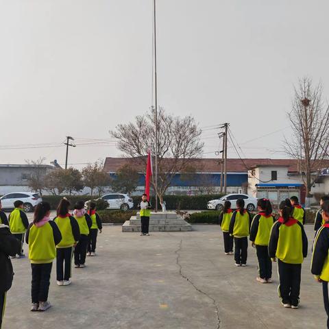 添一点绿色，多一份美好——砖埠镇黄疃联小升旗仪式