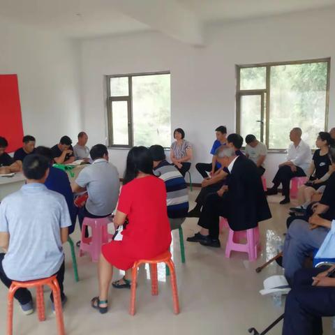 龙泉镇盘驼底村组织开展“迎七一、颂党恩、话党建、促发展、助脱贫”系列活动