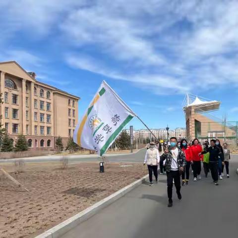 “ 健步走向春天，微笑拥抱未来”——桃李学校首届教职工健步走活动