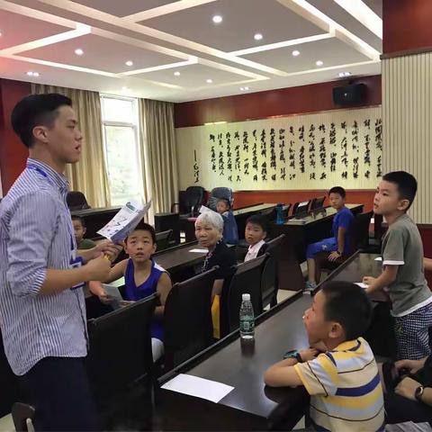 社区组织未成年人学习垃圾分类知识