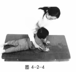 驻马店市残疾人康复中心【停课不停训，康复不延期】——小儿脑瘫上肢负重和手支撑训练