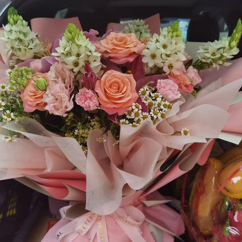 城建支行工会节前慰问生病员工