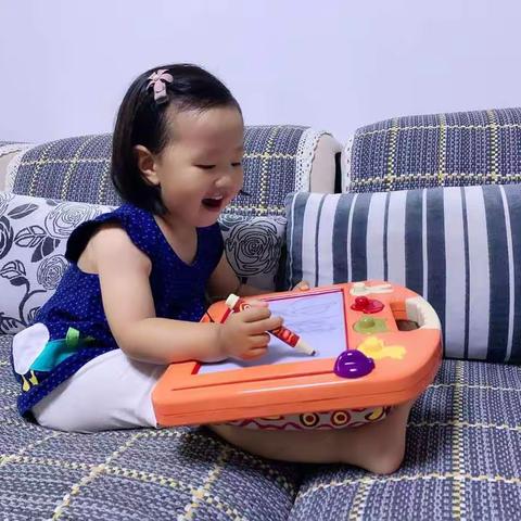 城建支行举办“绿色地球  美丽家园    垃圾分类我先行”主题宣讲活动