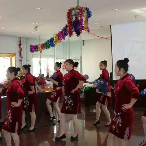 践行“两个绝对” 展示巾帼风采 唱响和谐之歌