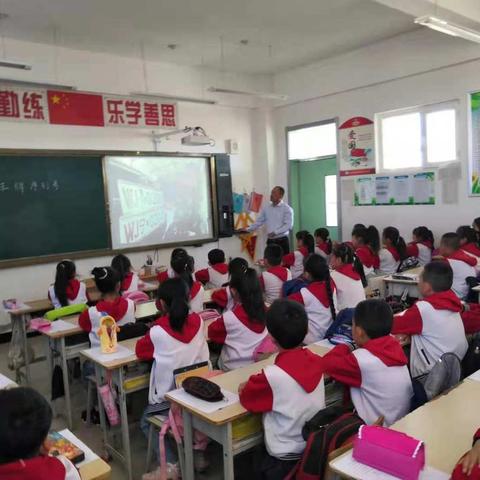 以赛代培，用信息技术推动课堂教学改革促教师发展