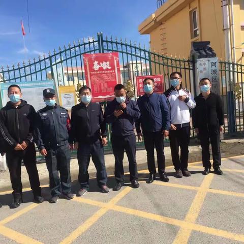 松峰山镇教师参加核酸检测志愿者行动