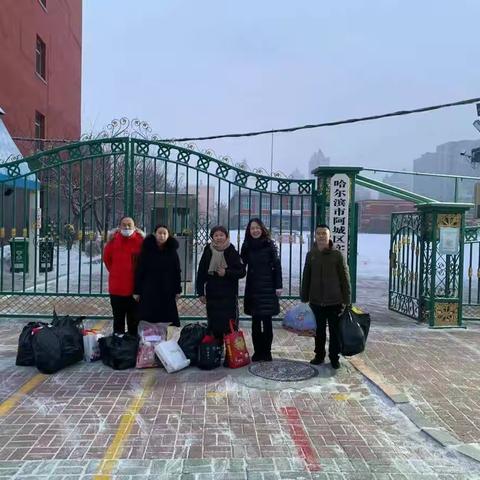 携手关爱贫困生  平凡之举献真情