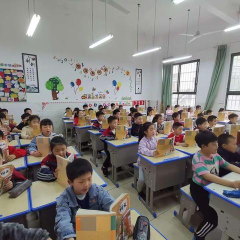 叩开书门，浸润童心
