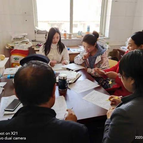 以学生为本，尊重教育规律，切实提高学生素质。