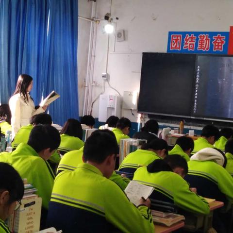 以学生为本，尊重教育规律，激发学生学习兴趣，切实提高学生素质。