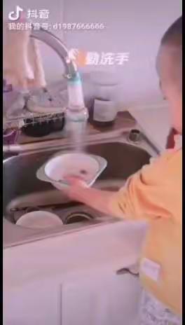 家园共抗疫情-第三幼儿园中二班