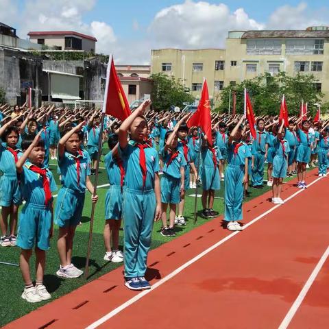 红领巾“爱心义卖”倡议书