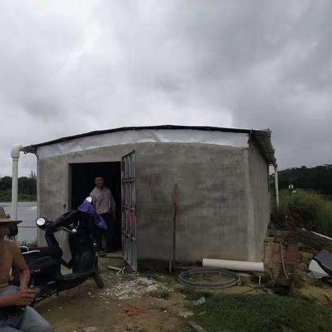 公坡镇组织拆除一处违法建筑