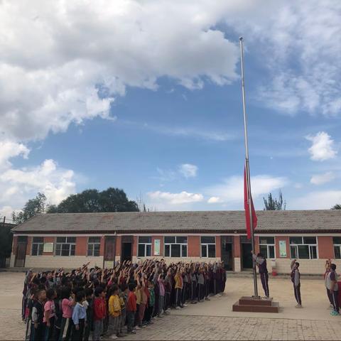 “扣好人生第一粒扣子 争做新时代好少年”——2022秋季中河乡硝口小学开学典礼