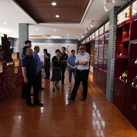省扶贫办移民处副处长周希泉一行人，深入山西午城酿酒有限责任公司调研