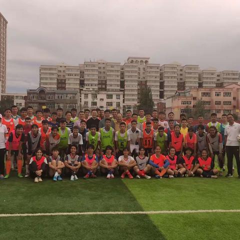 青年之担当    是毅不是疫－－乌鲁木齐市高级中学足球队