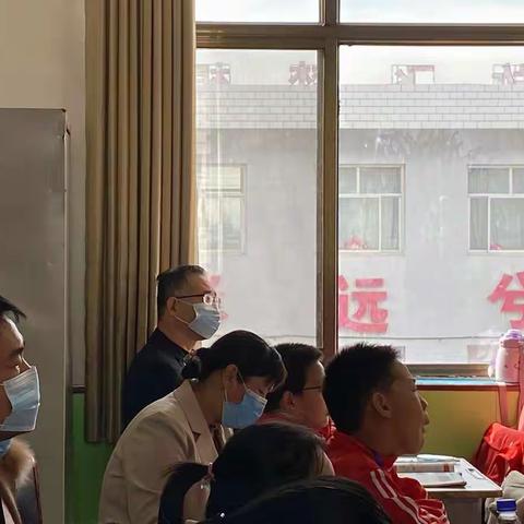 打造高效课堂 提高师资质量——南桥中心东杨庄小学听课评课活动