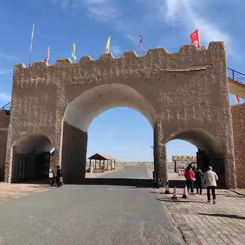 内蒙古额济纳黑城胡杨景区